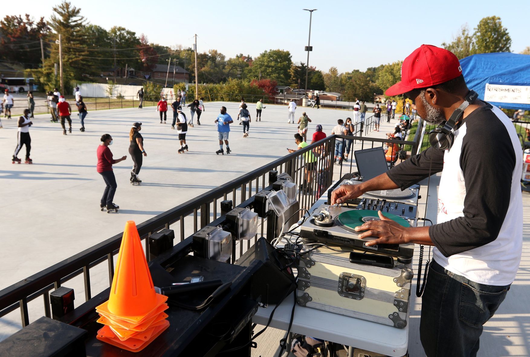Dellwood skating rink opens